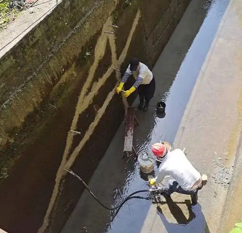 黄潭镇污水池堵漏